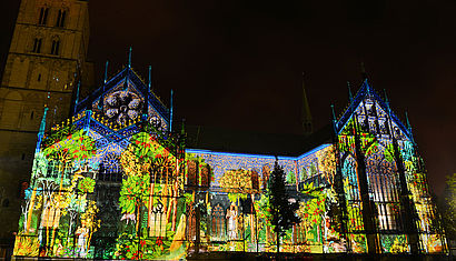 Bunte Illumination am St.-Paulus-Dom beim Domjubiläum 2014