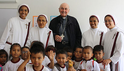 Boschof Felix Genn bei den Misioneras de la Cruz