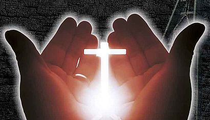 Ausschnitt aus einem Filmplakat, zu sehen sind zwei Hände mit einem leuchtenden Kreuz in der Mitte.