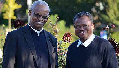 Pastor Dr. Eugene Suom-Dery und Bischof Richard Baawobr 