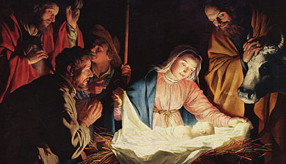 Maria, Josef und weitere Personen stehen an einer Krippe, in der das Jesuskind liegt. 