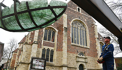 Die Glasarche wird abgebaut. 