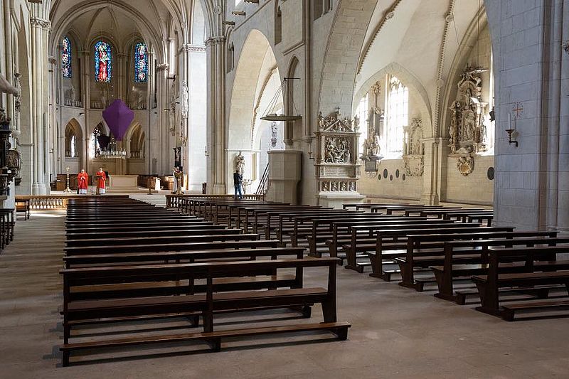 Der leere St.-Paulus-Dom während der Karfreitagsliturgie 2020