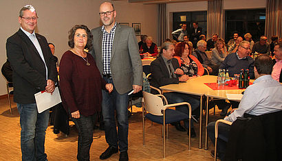 Kreisdekanatsgeschäftsführer Matthias Schlettert (rechts) Gudrun Meiwes und Rainer Grönewäller vom Bistum Münster 