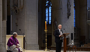 Man sieht Hans Hobelsberger beim letzten diesjährigen Geistlichen Themenabend im St.-Paulus-Dom Münster. Man sieht Hans Hobelsberger beim letzten diesjährigen Geistlichen Themenabend im St.-Paulus-Dom Münster.