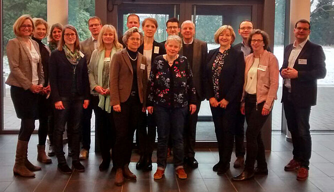 Gruppenbild der Teilnehmer im Foyer
