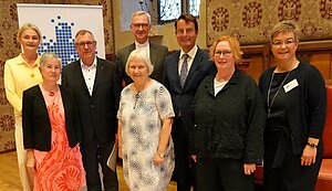 Angela Stähler, Bürgermeisterin von Münster, Irme Stetter-Karp, Präsidentin des Zentralkomitees der deutschen Katholiken, Ulrich Vollmer, Vorsitzender des Diözesankomitees, Brigitte Lehmann, Vorsitzende des Diözesankomitees, Antonius Hamers, Diözesanadministrator des Bistums Münster, Andreas Bothe, Regierungspräsident von Münster, Maria Bubenitschek, geistliche Leiterin und Lisa Rotert, Geschäftsführerin. Angela Stähler, Bürgermeisterin von Münster, Irme Stetter-Karp, Präsidentin des Zentralkomitees der deutschen Katholiken, Ulrich Vollmer, Vorsitzender des Diözesankomitees, Brigitte Lehmann, Vorsitzende des Diözesankomitees, Antonius Hamers, Diözesanadministrator des Bistums Münster, Andreas Bothe, Regierungspräsident von Münster, Maria Bubenitschek, geistliche Leiterin und Lisa Rotert, Geschäftsführerin.