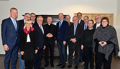 Gruppenbild der CDU-Vertreter des Kreises Warendorf, Weihbischof Dr. Stefan Zekorn und die Dechanten des Kreises Warendorf. 