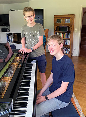 Henri Cramer (links) und Justus Meinhard erreichten beim Landeswettbewerb „Jugend musiziert“ den 1. Preis.