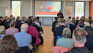 80 Ehrenamtliche und Hauptberufliche aus den Pastoralen Räumen im Kreisdekanat Steinfurt kamen zum ersten Pastoraltag ins KUBUS nach Rheine. 