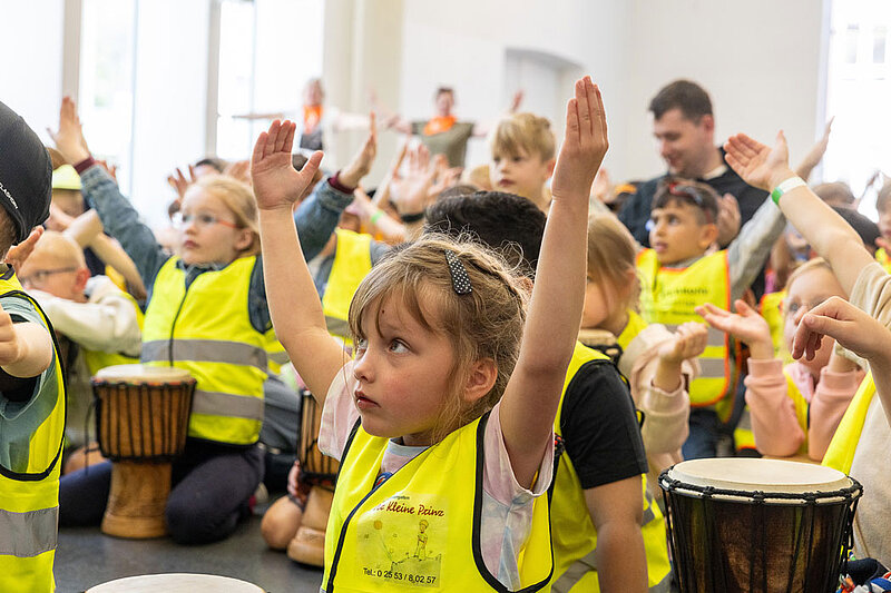 Die Trommelreise gehörte für viele Kinder zu den Höhepunkten des Tages.