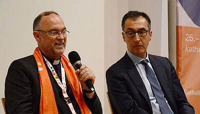 Weihbischof Rolf Lohmann mit Bundesminister Cem Özdemir