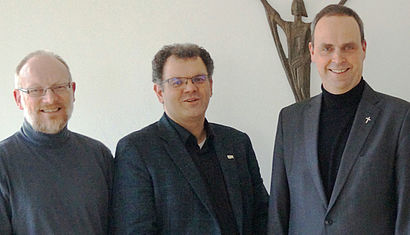 Die Dechanten Heiner Plaßmann (links) und Guido Wachtel mit dem Kreisdechanten Christoph Rensing (rechts).