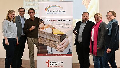 Die Organisatoren der Veranstaltung v.l. Dr. Franziska Zumbrägel (KAS), Johannes Hörnemann (BMO), Bernd Kleyboldt (KAS), Thomas Kamp-Deister, Friederike Asbree (BMO) und Fara Steinmeier (Zukunft einkaufen)