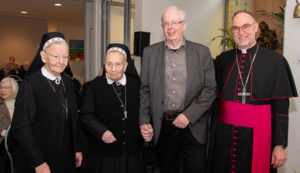 Schwester Cäcilia, Schwester Antonetta, Udo Holtmann und Weihbischof Rolf Lohmann. Schwester Cäcilia, Schwester Antonetta, Udo Holtmann und Weihbischof Rolf Lohmann.