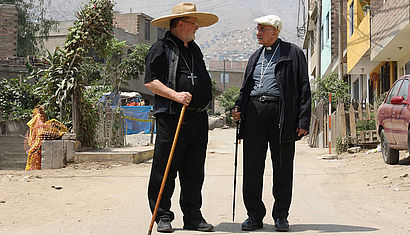Bischof Norbdert Strotmann (links) und Bischof Dr. Felix Genn (rechts) in Peru