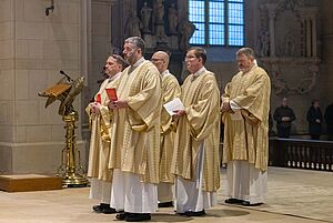 Die neu geweihten Diakone (von links) Matthias Daniel, Michael Bernzen, Thomas Vormann, Karl Döring und Markus Wibbeke. 