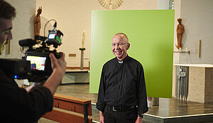 Pfarrer Peter Kossen beim Shooting. Pfarrer Peter Kossen beim Shooting.