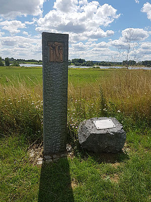 Kreuzwegstele am Rhein bei Emmerich Kreuzwegstele am Rhein bei Emmerich