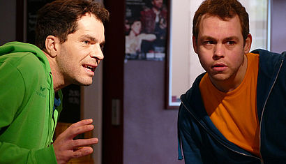 Florian Bender (grüne Jacke) und Johannes Langer spielen Patrick und dessen Bruder.