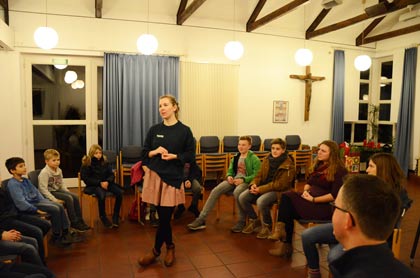 Mit Spielen bereiteten sich die Emsdettener Sternsinger auf ihren Einsatz vor. Mit Spielen bereiteten sich die Emsdettener Sternsinger auf ihren Einsatz vor.