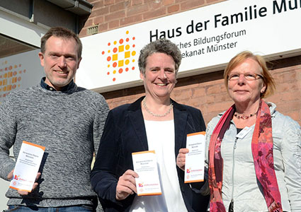 Die Referenten Andreas Schmidt und Yvonne Krabbe mit Einrichtungsleiterin Edith Thier (von links).