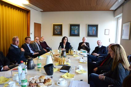 Vertreter der katholischen und evangelischen Kirchen im Kreis Steinfurt tauschten sich mit den Landtagsabgeordneten Andrea Stullich und Norwich Rüße zum Thema Kinderbildungsgesetz aus.