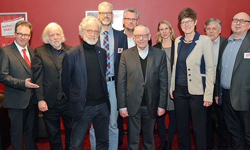 Die Organisatoren beim Gruppenbild. Die Organisatoren beim Gruppenbild.