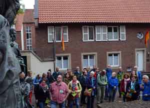 Die Kreuzigungsgruppe von Bert Gerresheim an der Dom-Nordseite war eine der Stationen beim Stadtgang 