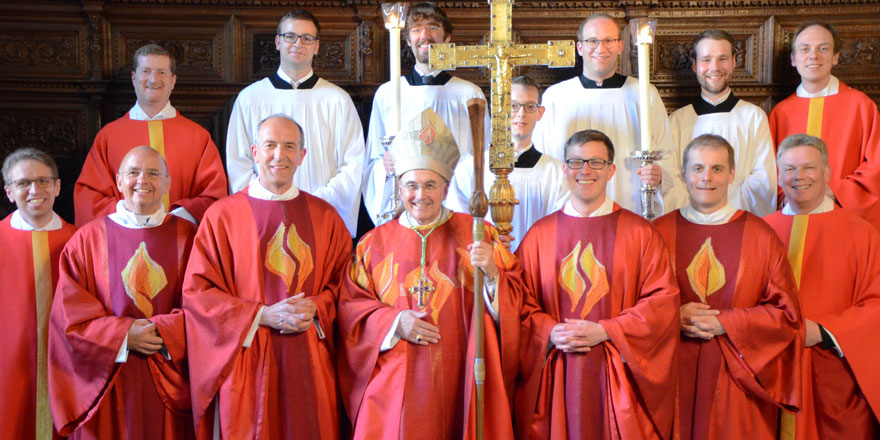 Bischof Dr. Felix Genn weihte am Pfingstsonntag Niklas Belting aus Bocholt und Heinrich Thoben aus Scharrel zu Priestern.