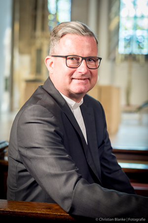 Dr. Christian Stenz Dr. Christian Stenz