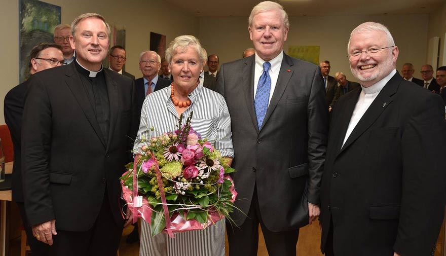 v.l. Weihbischof Wilfried Theising, Mechtild und Dr. Rudolf Kösters, Rat Bernd Winter 