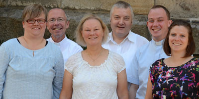 Eine Arbeitsgruppe aus hauptamtlichen Vertretern der fünf Pfarreien im Dekanat Ibbenbüren hat mit Unterstützung der regionalen Präventionsfachkraft Yvonne Rutz ein Institutionelles Schutzkonzept (ISK) erstellt. Eine Arbeitsgruppe aus hauptamtlichen Vertretern der fünf Pfarreien im Dekanat Ibbenbüren hat mit Unterstützung der regionalen Präventionsfachkraft Yvonne Rutz ein Institutionelles Schutzkonzept (ISK) erstellt.