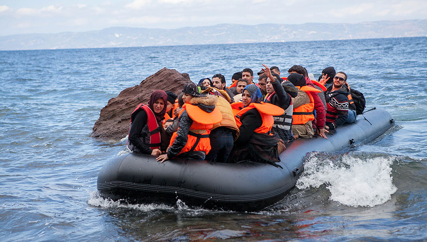 Ein Boot mit Flüchtlingen