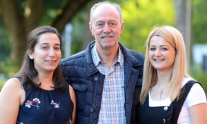 Marie Maaz (25), Salm Murad (61) und Sandra Abboud (26) (von links) gehören zur Gemeinde der arabisch-sprechenden Christen in Münster.