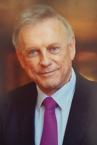 Porträt von Avi Primor. Porträt von Avi Primor.