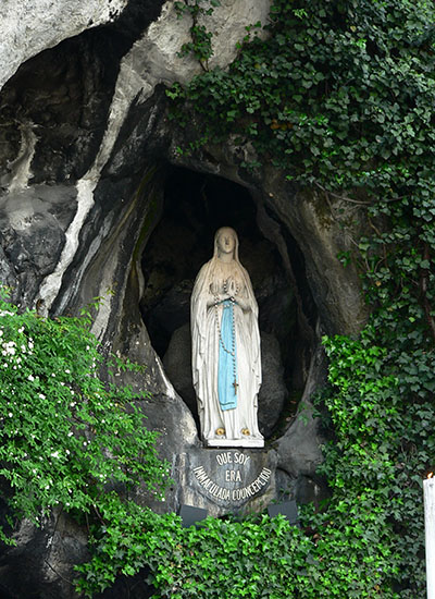 Die Marienstatue von Lourdes