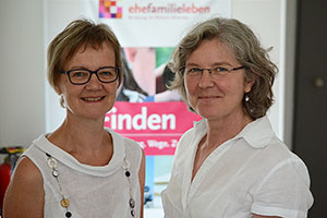 Beate Borgmann (links) und Ute Kieslich stehen nebeneinander.