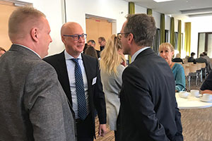 Pfarrer David Formella aus Recklinghausen, Sven Ottberg, Verwaltungsleiter der Zentralrendantur Recklinghausen, und Dattelns Bürgermeister André Dora (von links) stehen zusammen. Pfarrer David Formella aus Recklinghausen, Sven Ottberg, Verwaltungsleiter der Zentralrendantur Recklinghausen, und Dattelns Bürgermeister André Dora (von links) stehen zusammen.