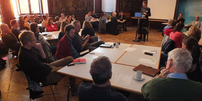 Religionslehrerinnen und -lehrer der Berufskollegs im Bistum Münster im Rittersaal der Jugendburg Gemen Religionslehrerinnen und -lehrer der Berufskollegs im Bistum Münster im Rittersaal der Jugendburg Gemen