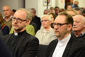 Der stellvertretende Generalvikar des Bistums Münster, Dr. Jochen Reidegeld (links) mit Pfarrer Thorsten Schmölzing