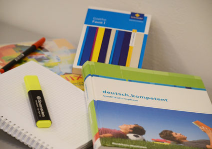 Bücher und Stifte Bücher und Stifte