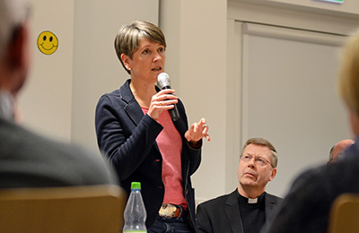 Präventionsbeauftragte Ann-Kathrin Kahle spricht. Präventionsbeauftragte Ann-Kathrin Kahle spricht.