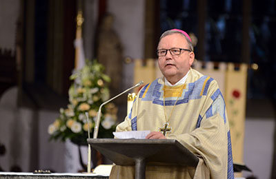 Bischof Dr. Franz-Josef Bode bei der Predigt