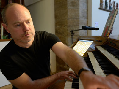 Patrick Gläser an der Orgel Patrick Gläser an der Orgel