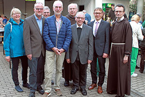 Die Aktiven haben sich zum Gruppenbild aufgestellt. Die Aktiven haben sich zum Gruppenbild aufgestellt.