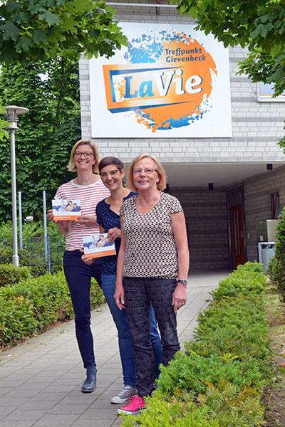 Ruth Ehrich (links) tritt die Nachfolge von Marlene Schmidt (Mitte) in der Stadtteilarbeit im Haus der Familie in Gievenbeck an. Rechts: Edith Thier