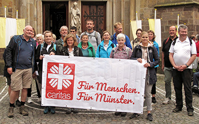 Gruppenfoto mit Mitarbeitern der Caritas