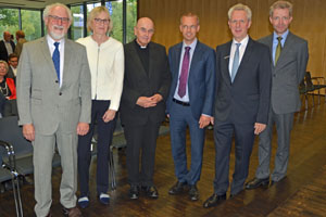 Referenten und Veranstalter (von links): Ricardo Felberbaum, die stellvertretende Akademiedirektorin Maria Kröger, Felix Genn, Ger-not Sydow, Akademiedirektor Antonius Kerkhoff und Fabian Wittreck. Referenten und Veranstalter (von links): Ricardo Felberbaum, die stellvertretende Akademiedirektorin Maria Kröger, Felix Genn, Ger-not Sydow, Akademiedirektor Antonius Kerkhoff und Fabian Wittreck.