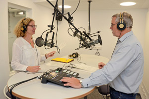Tina Moorkamp und Martin Wißmann moderieren die Episode 1 „Gott sei Dank für Dein Talent“ des Bistums-Podcasts „kannste glauben“.